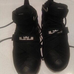 Nike LeBron "Soldier 9"